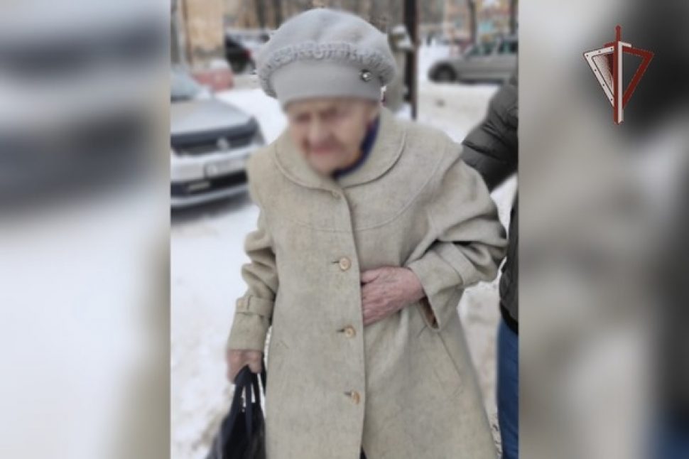 В Северодвинске наряд Росгвардии помог пожилой женщине, страдающей потерей памяти